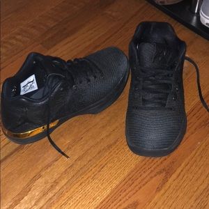 Air Jordan low top